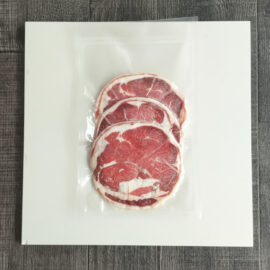 真空パックされた生の牛ステーキ肉